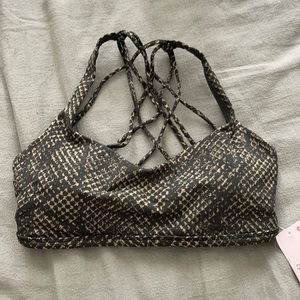 Lululemon Free to Be Bra Wild NWT Size 8 green snake skin print color